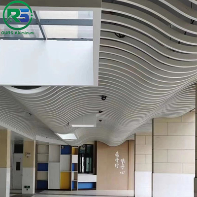 2.0mm Plafond métallique suspendu en vin rouge pour une décoration moderne et simple